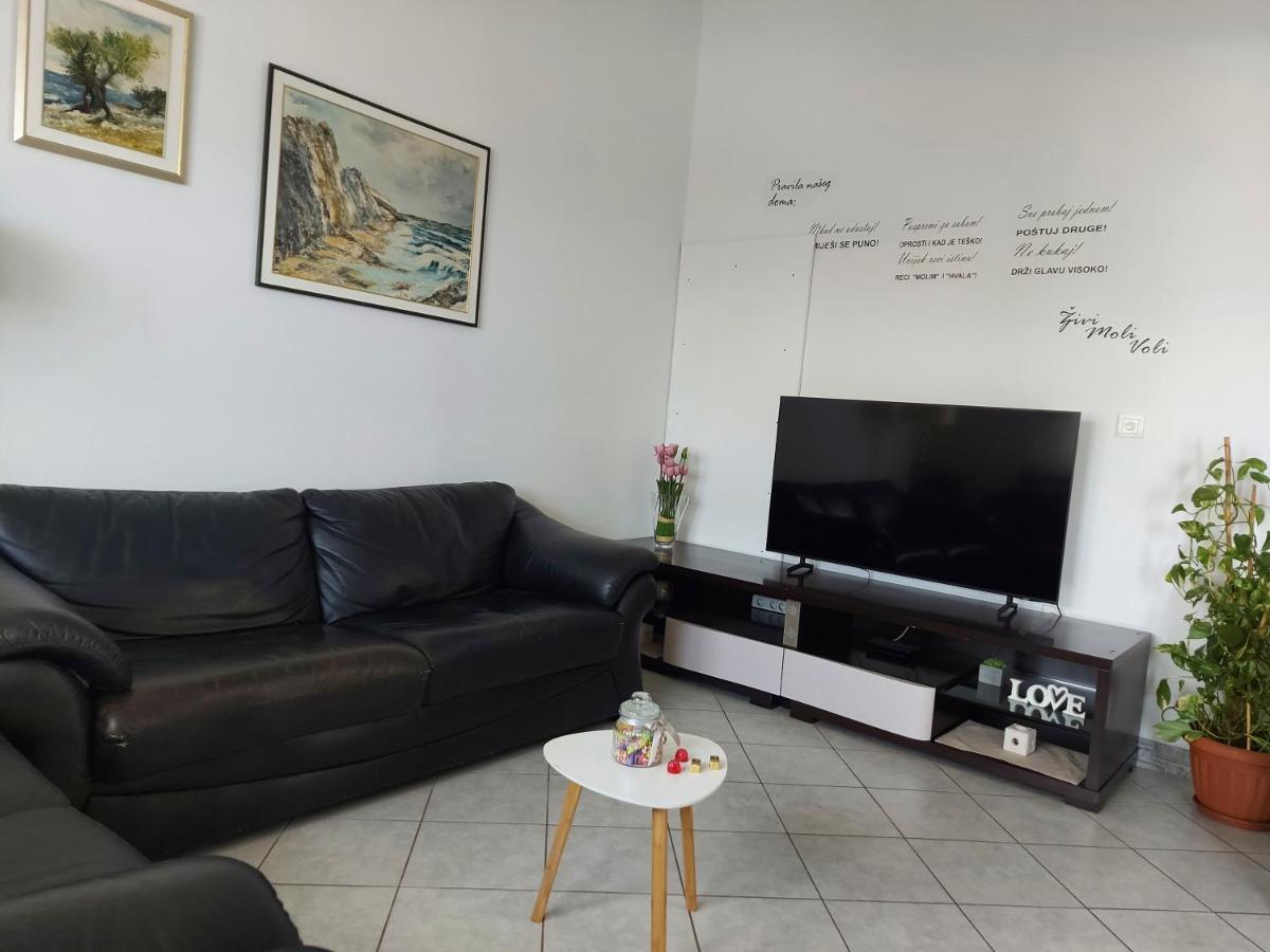 Appartement Lara & Vito à Metajna Extérieur photo